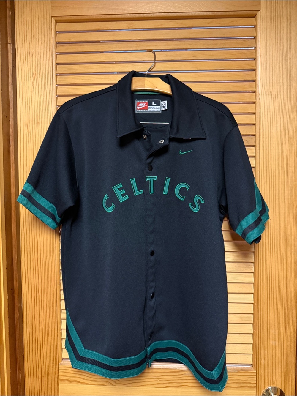 Vintage Nike Team NBA Boston Celtics Warm Up Shirt Men’s